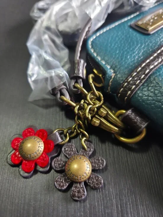 Chala Hen with Chicks Convertible Cellphone Crossbody/Purse/Pouch Turquoise NWT - Picture 3 of 7